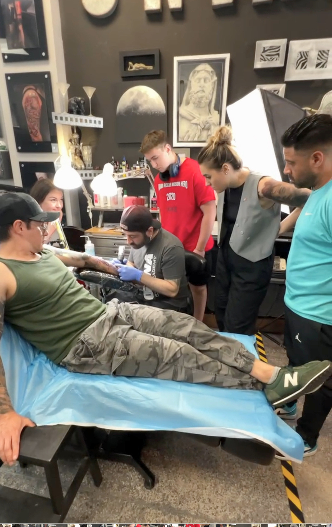 Student training at Oriana Tattoo Academy